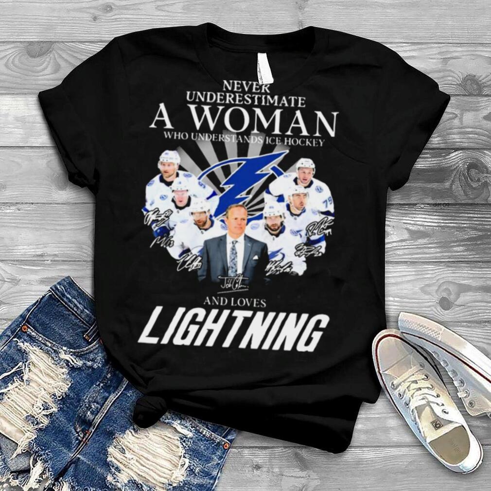 Never Underestimate A Woman And Loves Lightning Hockey Team 2022 Signatures T Shirt