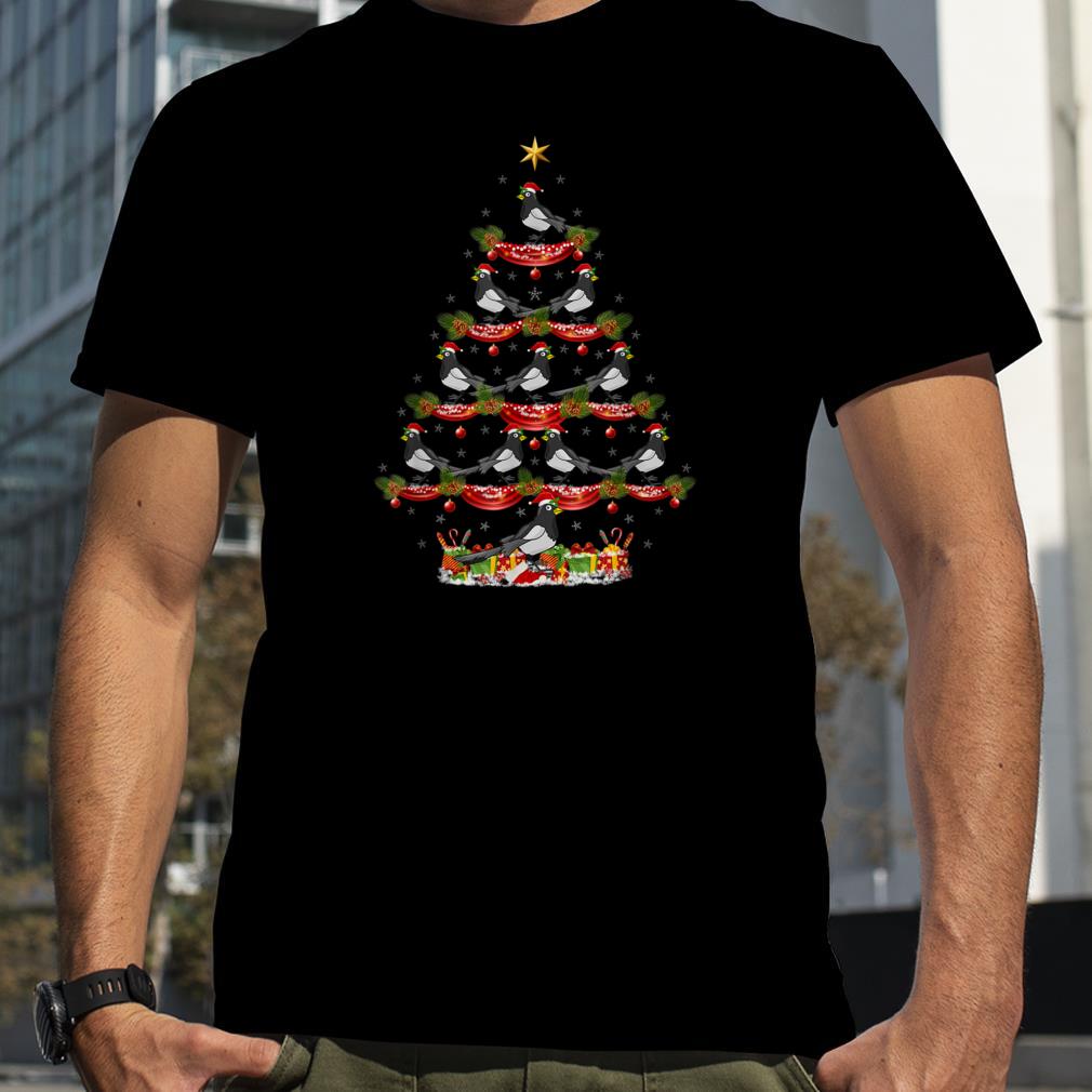 Magpie Bird Lover Xmas Holiday Santa Magpie Christmas Tree T Shirt